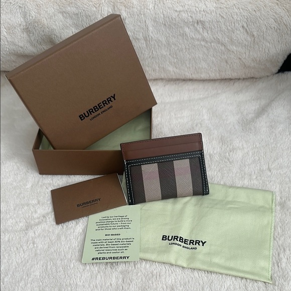 LIKE NEW Burberry Sandon Check Card case - Picture 1 of 7